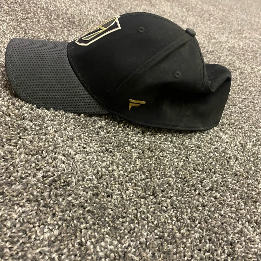 Fanatics Las Vegas Golden Knights Hat. Fanatics flex fit L/XL NHL logo